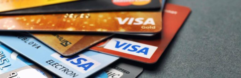 Українці можуть продати колекціонерам старі банківські картки: скільки грошей можна отримати та чи безпечно це