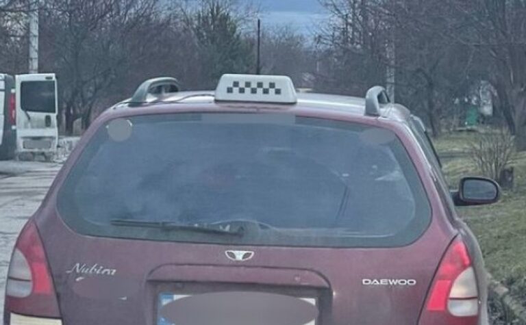 Патрульні Дніпра виявили водія таксі, позбавленого прав керування