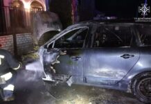 У Чечелівському районі Дніпра вночі зайнявся легковик