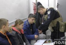 Офіцери служби освітньої безпеки несуть службу у школах Дніпропетровської області