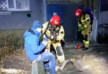 У Синельниковому на пожежі вогнеборці врятували чоловіка