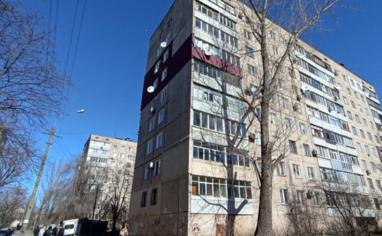 У Кривому Розі 12-річна дівчинка випала з вікна