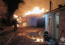 У Дніпровському районі зайнялася господарча споруда