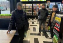 Зняла з банківської карти майже 10 тисяч гривень: поліцейські Дніпропетровщини встановили 54-річну крадійку