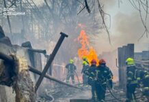 В Одеському районі внаслідок влучання ракети спалахнула пожежа, її загасили – влада