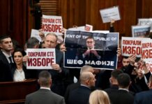 Сербія: правляча партія погодилася повторно провести вибори в Белграді після заяв про порушення