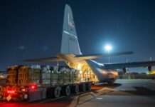 Військові США та Йорданії скинули гуманітарну допомогу жителям Гази з повітря