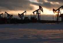 Країни ОПЕК+ продовжили скорочення видобутку нафти