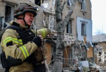 Війська РФ від ранку обстрілюють Херсон: поранений цивільний – ОВА