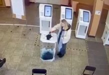 У Росії поліція розслідує щонайменше 28 інцидентів на виборчих дільницях