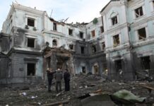 Армія РФ вдарила по Харкову, під завалами можуть бути люди – влада