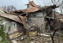 Влада: російські військові вдарили дронами по АЗС у Нікополі, є постраждалі