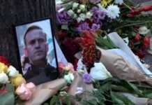 У Москві прощаються з Навальним. Поліція РФ посилила охорону