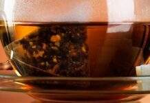 Як заварювати чай, щоб не перетворити його на отруту: 5 поширених помилок