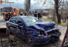 Рятувальники Запоріжжя деблокували водія з понівеченого внаслідок ДТП автомобіля