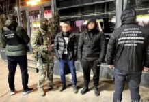 12 тис. доларів за незаконне переправлення чоловіків за кордон: у Кривому Розі затримали двох ділків