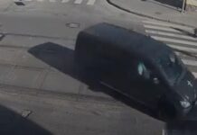 На вулиці Архітектора Петрова у Дніпрі мікроавтобус збив жінку на переході: потерпіла у лікарні