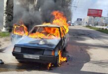 Запорізькі вогнеборці ліквідували пожежу в автомобілі
