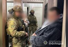 Понад чотири мільйони гривень збитків: поліцейські Дніпропетровщини викрили шахраїв, які обкрадали банківські рахунки громадян