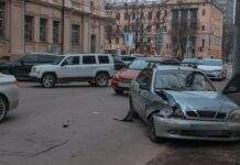 На вулиці Воскресенській у Дніпрі зіткнулися Jeep та Daewoo Lanos: подробиці ДТП