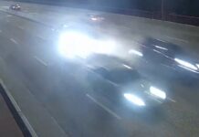 На Новому мосту у Дніпрі водійка Porsche влетіла у відбійник: подробиці ДТП