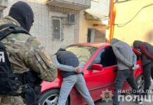 Привласнили понад пів мільйона гривень: на Дніпропетровщині судитимуть членів злочинної організації