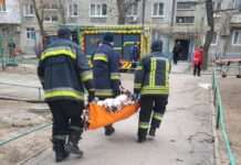 Не зміг самостійно відкрити двері медикам: рятувальники Запоріжжя надали допомогу чоловіку, якому стало зле