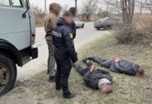 Врізались до нафтопроводу та викрали сировини на 1,5 мільйона гривень: на Дніпропетровщині затримали групу зловмисників