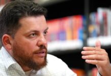 Невідомі напали на соратника Навального у Вільнюсі