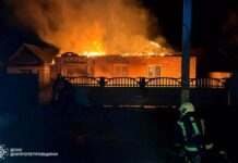 У Павлоград вночі зайнявся житловий будинок