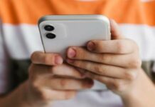 Смартфони стежать за своїми власниками: чим це загрожує і як можна убезпечити себе