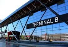 Пасажирка в аеропорту “Шереметьєво” в Москві на борт літака пронесла бомбу, – ЗМІ