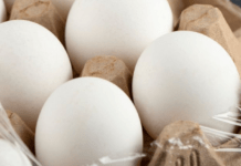 Сальмонельоз і погіршення засвоєння білка: чому краще уникати вживання сирих яєць