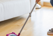 5 хвилин і ніяких розводів: як помити підлогу до ідеального блиску