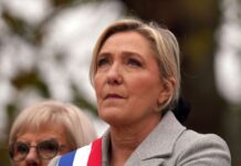 Звинувачують у розтраті коштів єврофондів. У Франції призначили суд над Ле Пен