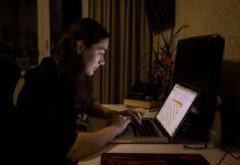 В кількох областях України ввели графіки аварійних відключень світла