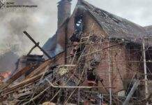 У Нікополі рятувальники ліквідували пожежу, що виникла внаслідок ворожого обстрілу