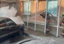 Зайнявся моторний відсік: у Нікополі ліквідовано займання легкового автомобіля