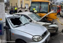 У Дніпрі на вулиці Марії Лисиченко зіткнулися Skoda, Daewoo та маршрутне таксі