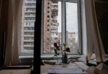 В ОВА повідомили про 4 постраждалих через обстріли Харкова, в місті знову лунали вибухи