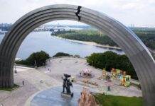 «Її сенс переосмислено»: у КМДА пояснили, чому залишать перейменовану «Арку дружби народів»