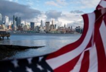 Колишнього посла США, який шпигував на користь Куби, засудили до 15 років тюрми