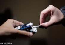 Вільне від диму покоління: Британія готує заборону на купівлю сигарет для молоді