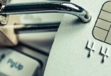 Банки масово блокують рахунки українців: як не втратити доступ до картки