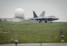 У Румунії над авіабазою помітили невідомі дрони, їх збили за допомогою РЕБ