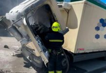 Дніпровські вогнеборці ліквідували займання вантажного автомобіля: подробиці