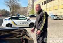 У Кривому Розі водій Lexus побив дідуся на Nissan, з яким потрапив в ДТП