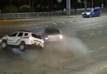 На Запорізькому шосе у Дніпрі водій BYD зіштовхнувся з поліцейською машиною: подробиці