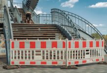 Довгоочікувана реконструкція: у Дніпрі ремонтують дерев’яні сходи до мосту на Монастирський острів