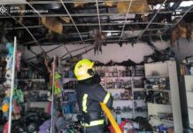 Дніпровський район: рятувальники ліквідували пожежу в торговельних павільйонах